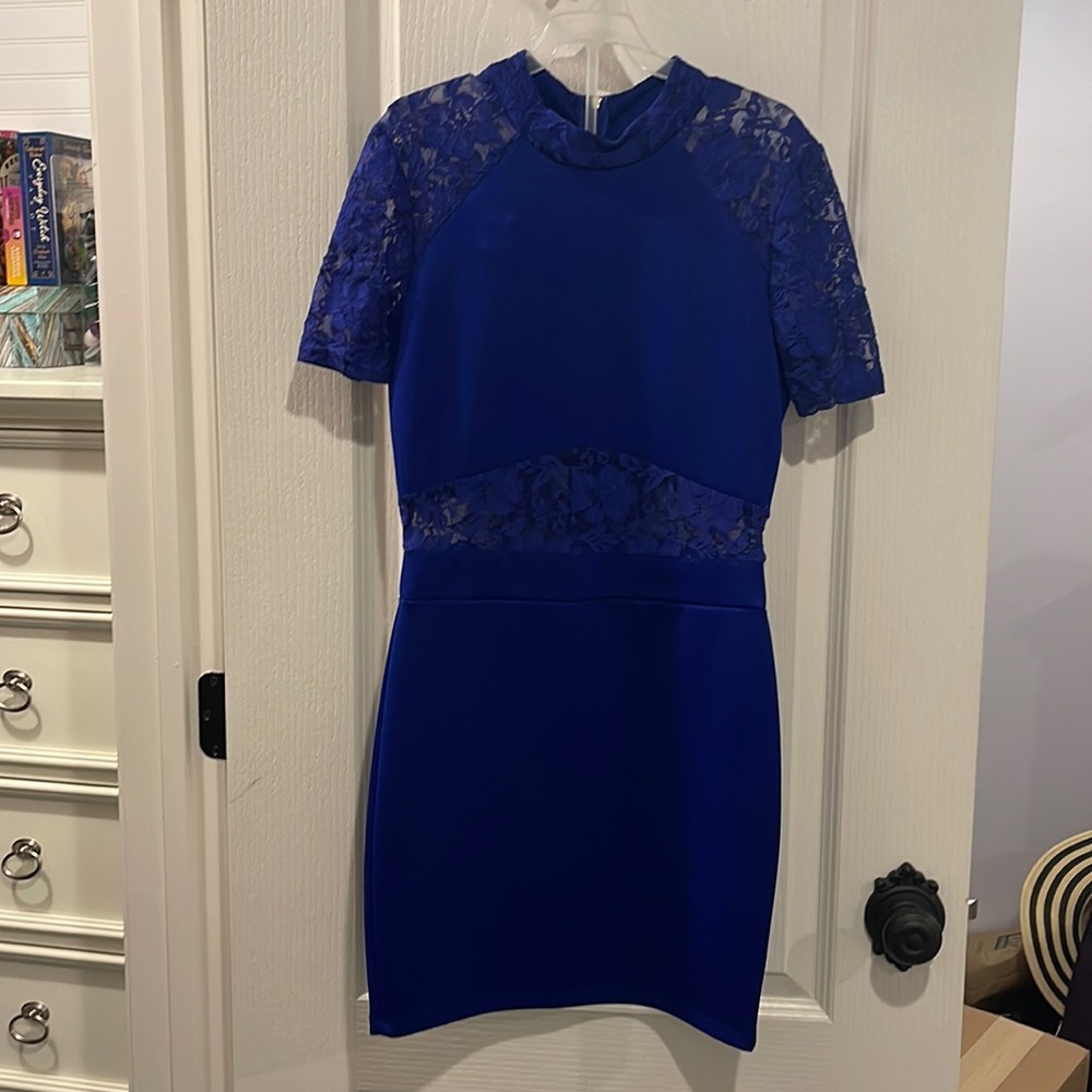 Small bodycon, lace cutouts